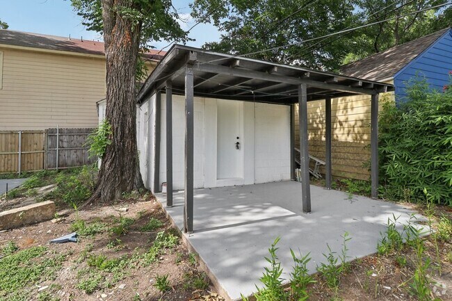 Building Photo - 1105 N Sylvania Ave Rental