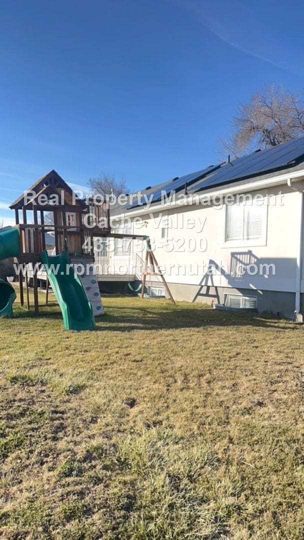 Photo - Beautiful 6 bedroom home available for immediate move in!