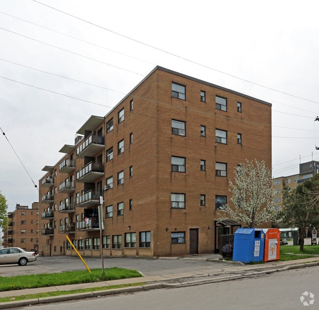 Building Photo - 1780 Lawrence Av E