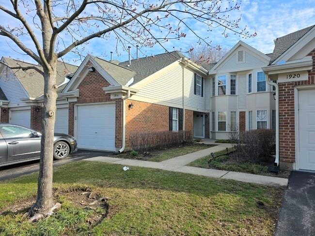 Building Photo - 1914 Quaker Hollow Ln Unit 14