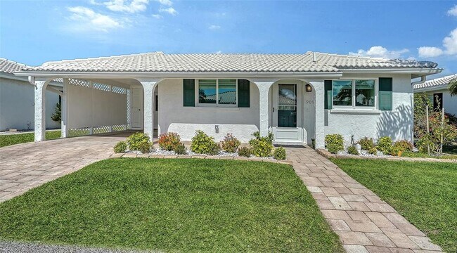 Photo - 909 Spanish Dr N