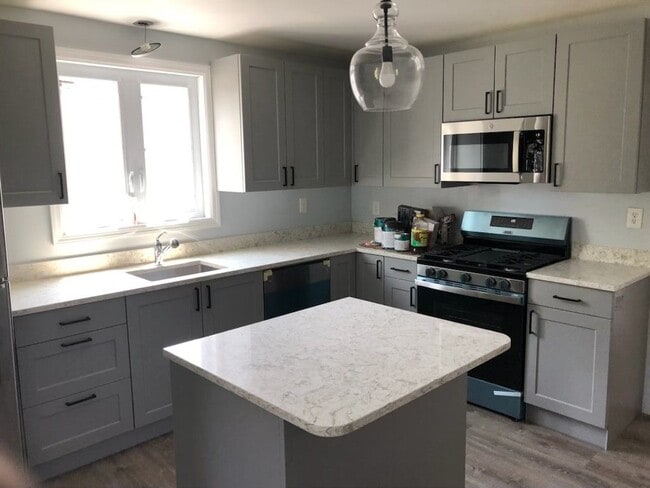 674 Courtland Ave Unit 2nd Floor