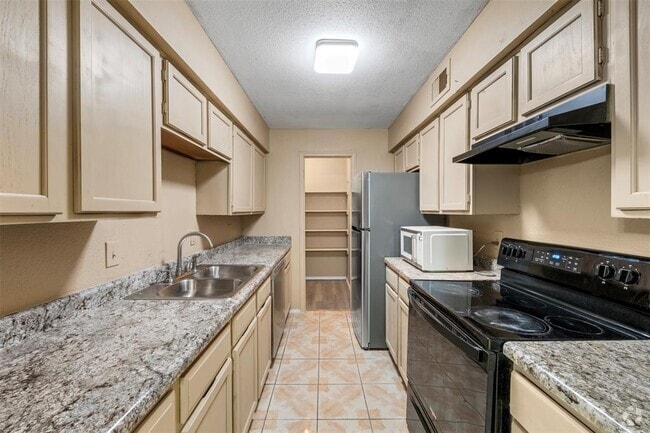 Building Photo - 9700 Leawood Blvd Unit 704 Rental