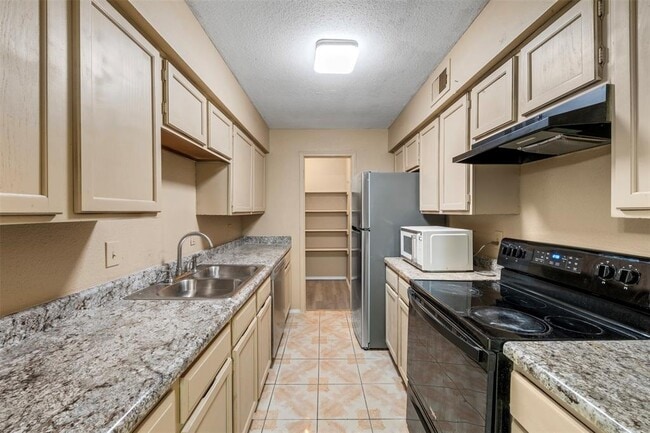 Photo - 9700 Leawood Blvd Condo Unit 704