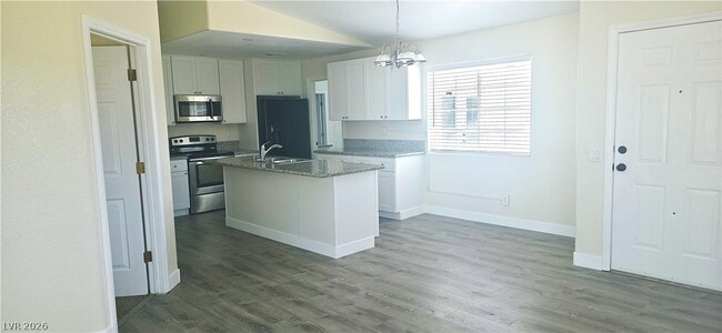 Photo - 840 Elderberry St