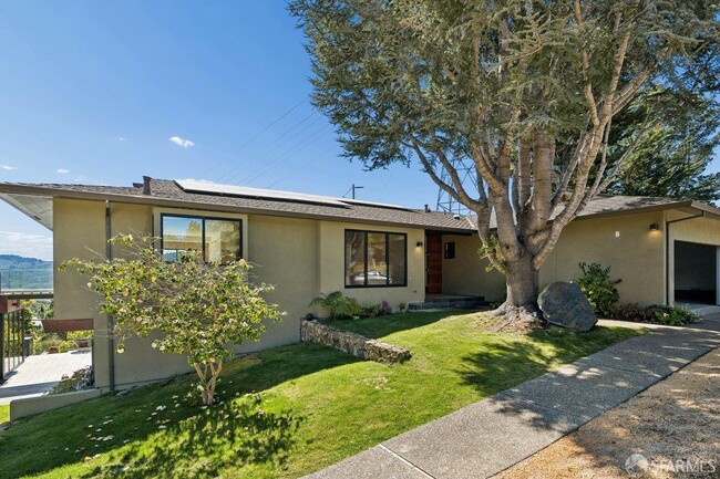 Photo - 1435 Lakeview Dr