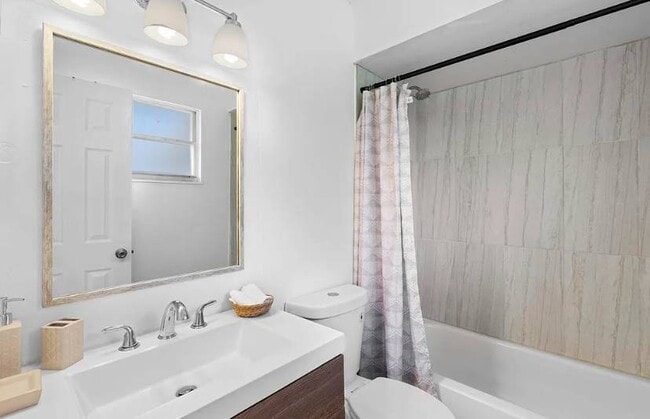 Photo - 733 SE Academy Ln