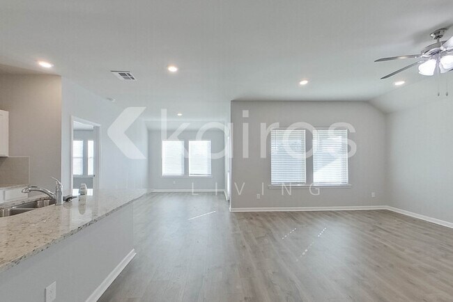 Photo - 418 Mango Dr