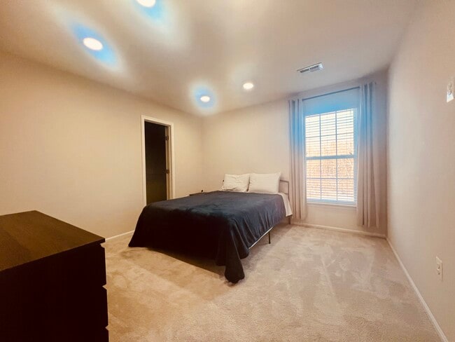 Building Photo - 23 Webb Ct