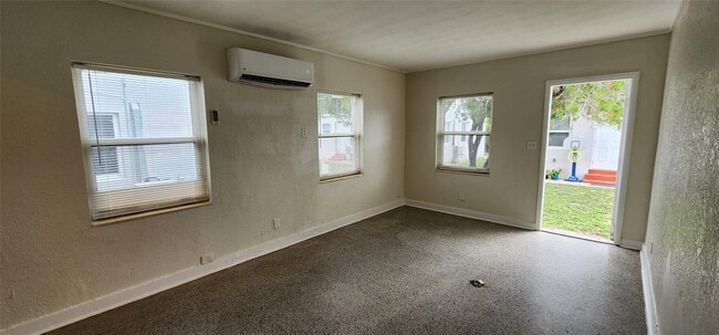 Photo - 2711 Lincoln St Unit 4