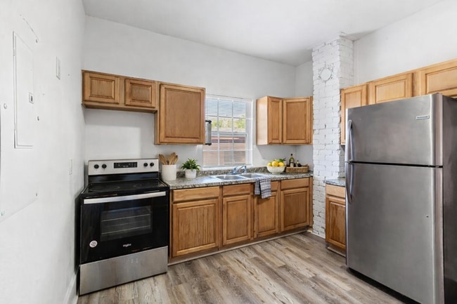 Photo - 336 W 18th St