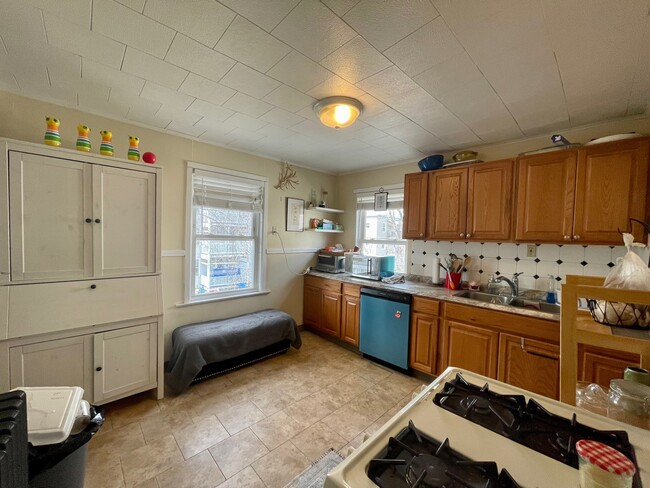 Photo - 62 Brock St Apartments Unit 3 BED CLEANNN Laundry