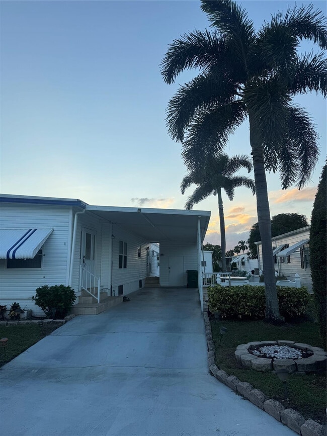 Photo - 1921 SW 83rd Ave