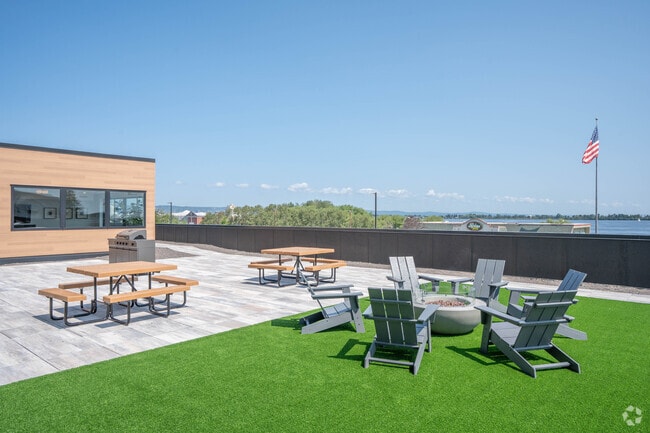 Outdoor Terrace - Bluewater Flats
