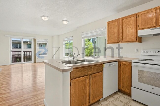 Photo - 1530 NE 68th Ave