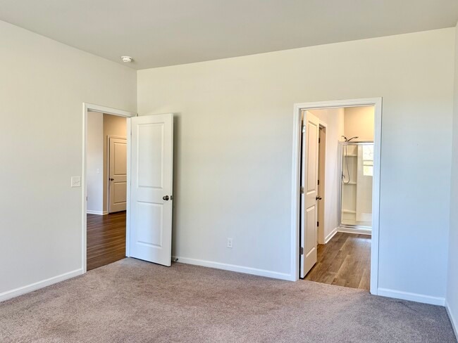 Photo - 320 Windy Wds Wy