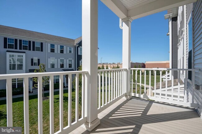 Photo - 608 Mayer Pl