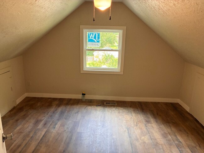 Photo - 1110 E Lacona Ave
