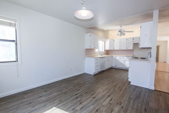 Photo - Cliff Rose - 3 Bedroom and 2 Bathroom