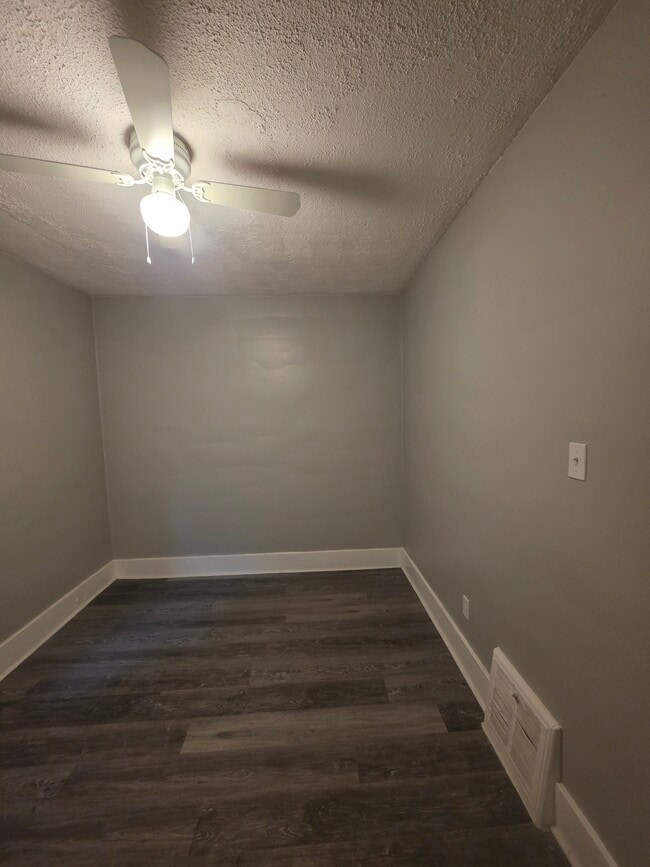 2nd bedroom - 1230 Lily St