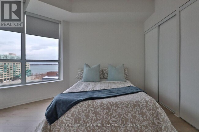 Photo - 228 Queens Quay W Unit 1105