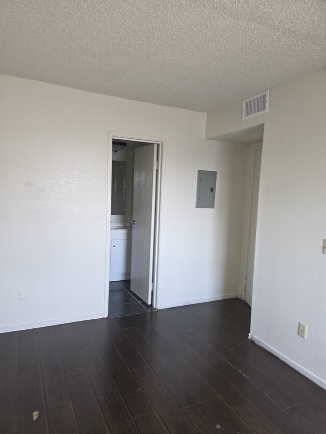 Building Photo - 2512 Carroll St