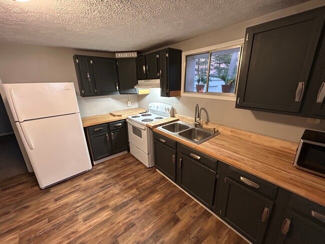 Building Photo - 310 W Pike St Unit Upper Floor