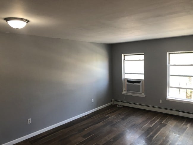 Large living room - 667 E 165th St Unit 1