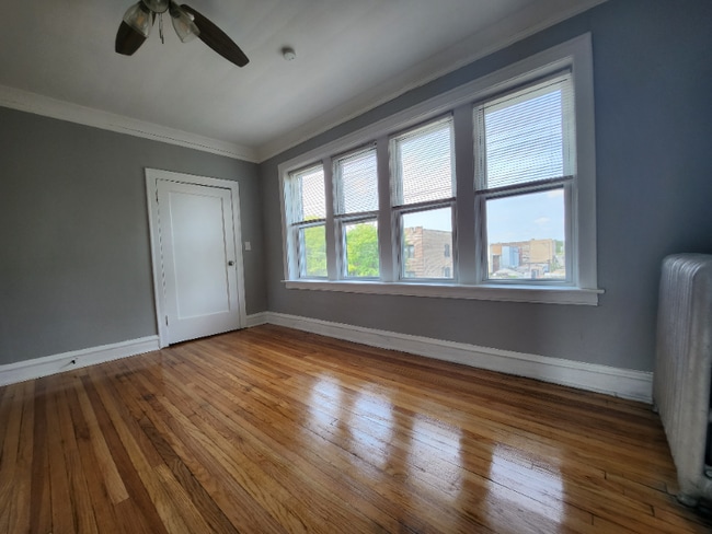 Photo - 625 E 80th St