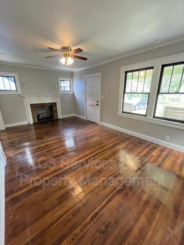 Photo - 5842 Euclid Ave E