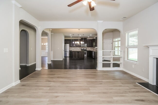 Photo - 128 Cleburne Pl