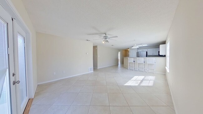 914 Christen Ct