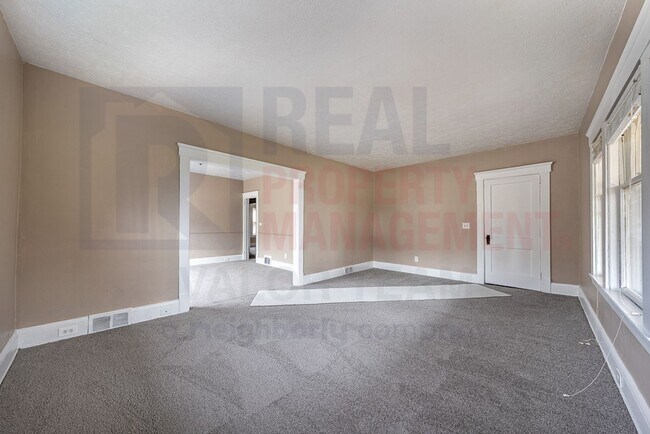 121 Logan St Unit Lower Unit