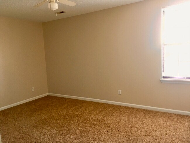 Photo - 1202 Goldridge Dr SW