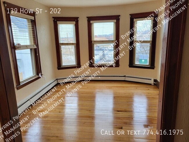 Building Photo - 139 How St Unit 202