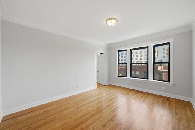 2642 N Milwaukee Ave Unit 2640-2
