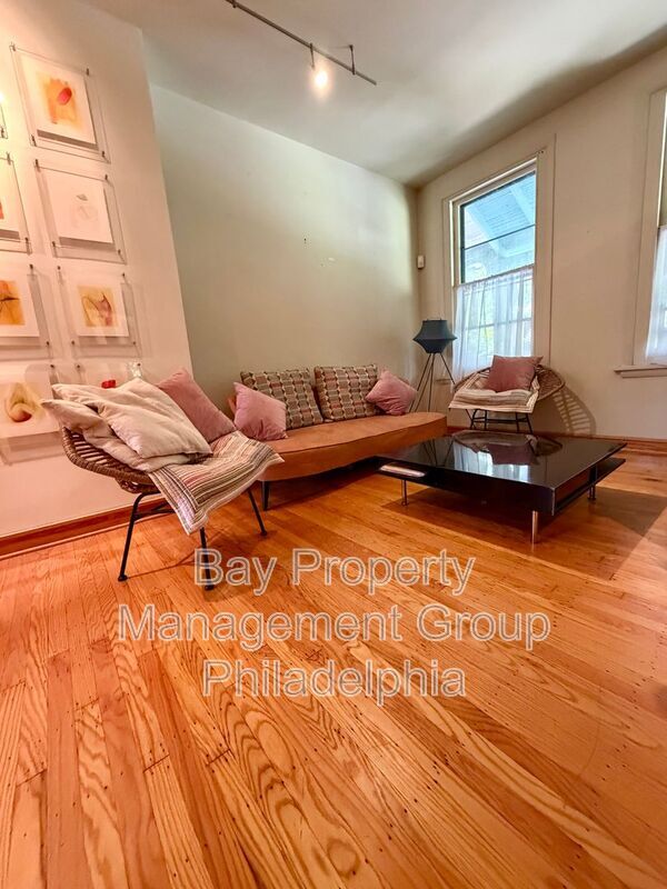 Photo - 4518 Regent St
