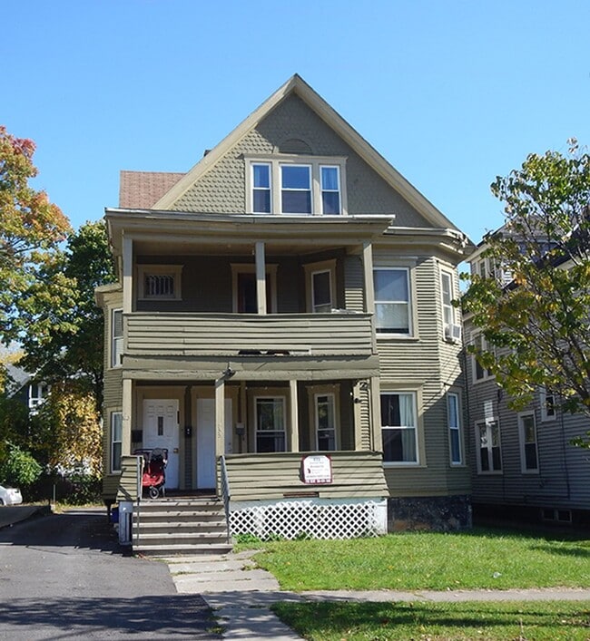 Building Photo - Newly Renovated 3 Blocks From ESF and SU C... Unit Sumner 833.1 Rental