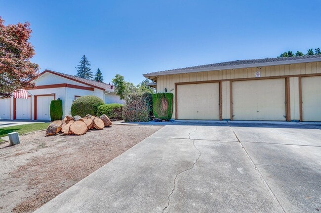 3484-3486 Angelina Dr