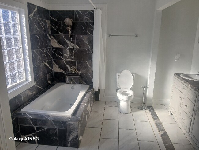 Photo - 230 Northwest Ave