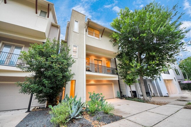 Building Photo - 4116 Dickson St