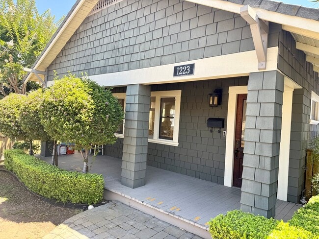 Building Photo - Charming Mission Hills Craftsman Rental