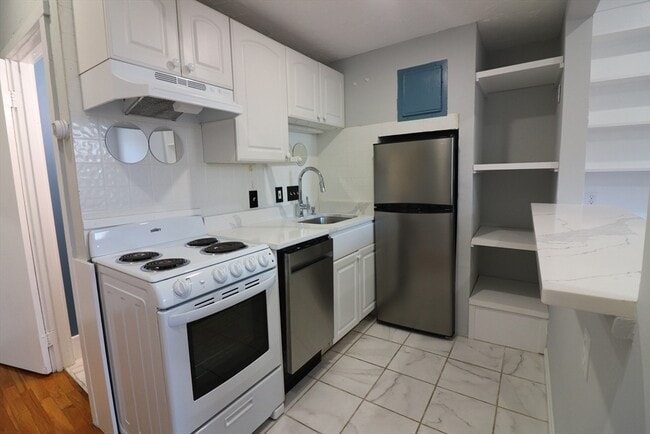 Building Photo - 39 Irving St Unit 4