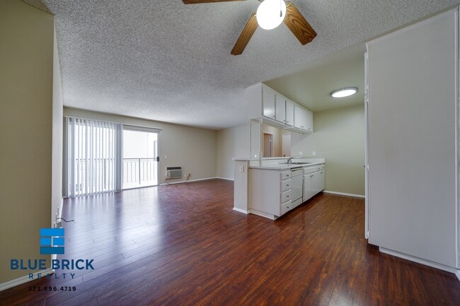 Photo - 10250 Commerce Ave Unidad 216