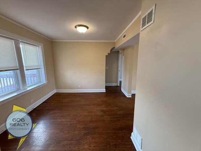 Photo - 2805 N Kilbourn Ave Unit 3S