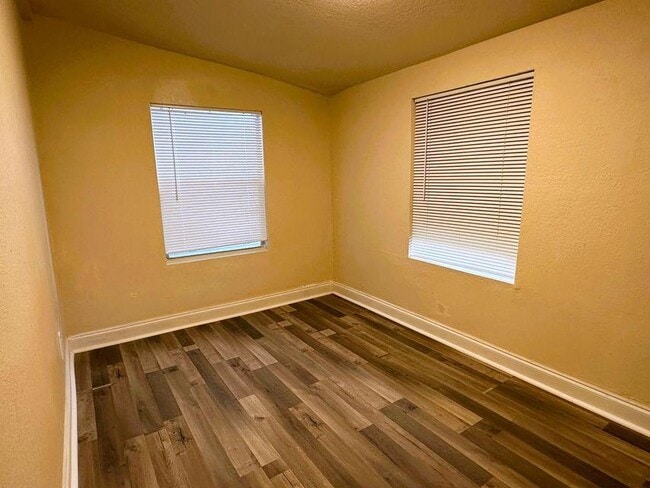 Photo - 808 N Palmway