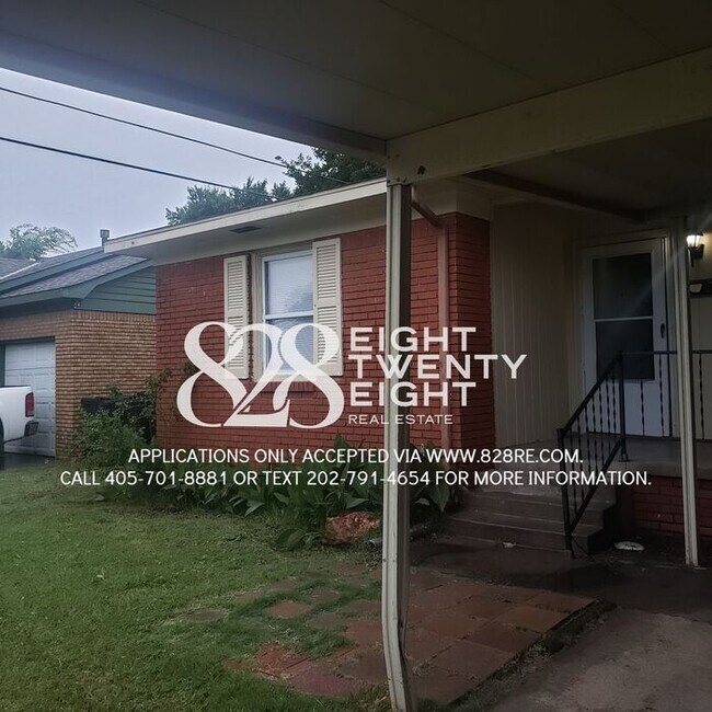 Photo - *AVAILABLE NOW!* 4 bed/1 Bath House with an Awesome Backyard!