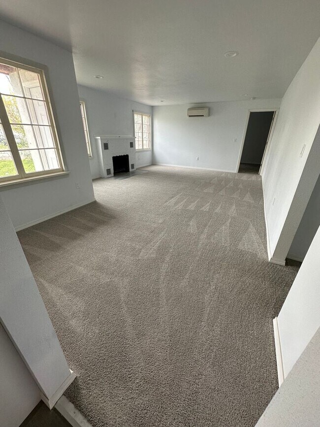 Photo - 3 Bed, 1 Bath Home for Rent-$1800