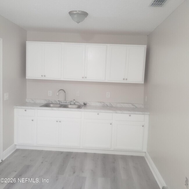 5531 Agra Ct