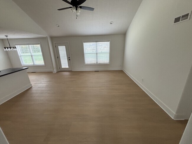 Photo - 921 Alberta Dr